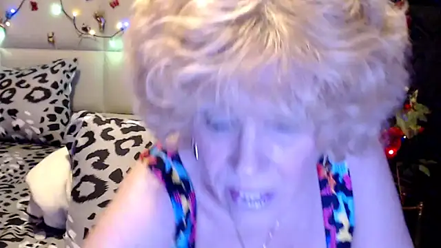 HappyWomanOn online show from April 17, 2026, 8:56 pm