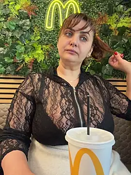 AnneKane online show from April 15, 2026, 8:21 am