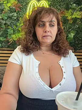 Snapshot of AnneKane chatting on June 1, 2026, 10:06 am AnneKane online show from June 1, 2026, 10:06 am