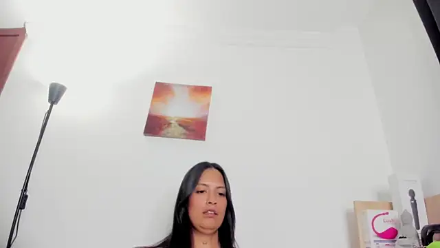 nia  white online show from April 7, 2026, 1:17 am