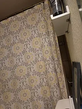 Hotredheadandtoungelasher online show from January 14, 2026, 5:13 am