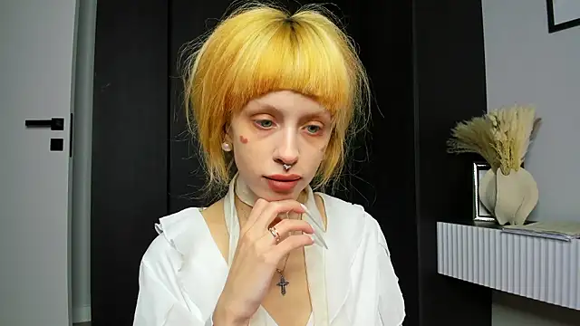 Snapshot of FlowerOfSin2001 chatting on March 1, 2026, 5:48 pm FlowerOfSin2001 online show from March 1, 2026, 5:48 pm