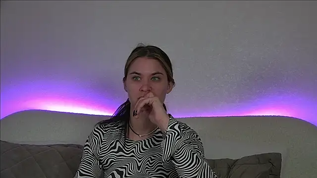 RachelSimpson online show from March 12, 2025, 6:33 pm