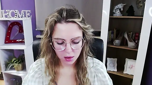 Zoey Erotic online show from December 2, 2025, 5:35 am