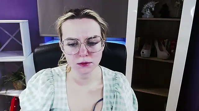 Zoey Erotic online show from March 23, 2026, 5:33 am