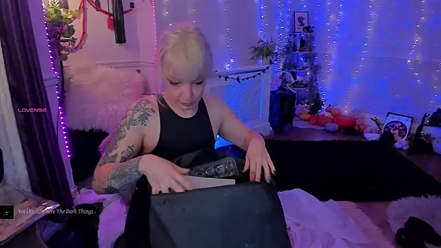 AliceW0lf online show from November 22, 2025, 5:34 pm