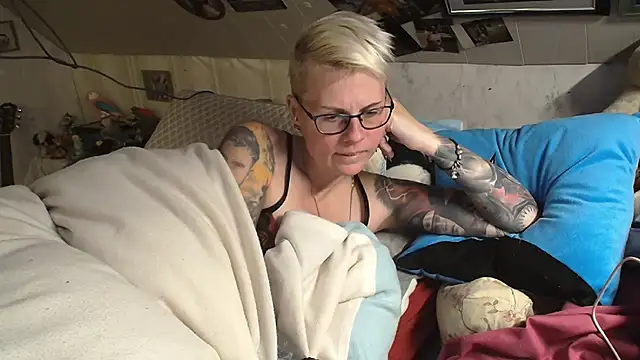 Snapshot of MaryG chatting on December 3, 2024, 8:39 pm MaryG online show from December 3, 2024, 8:39 pm