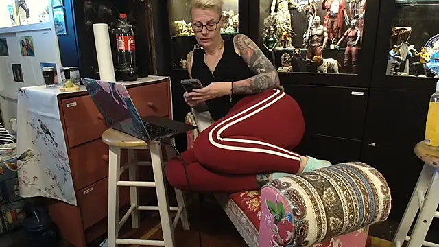 Snapshot of MaryG chatting on January 9, 2025, 10:09 am MaryG online show from January 9, 2025, 10:09 am