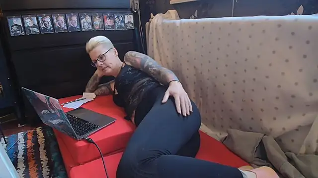 Snapshot of MaryG chatting on January 16, 2025, 9:37 am MaryG online show from January 16, 2025, 9:37 am