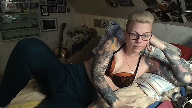 Snapshot of MaryG chatting on February 11, 2025, 4:35 pm MaryG online show from February 11, 2025, 4:35 pm