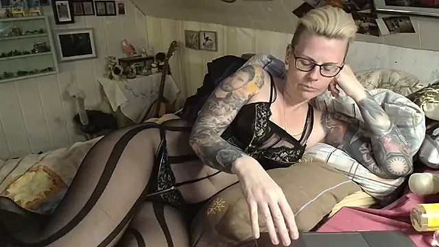 Snapshot of MaryG chatting on February 27, 2025, 7:04 pm MaryG online show from February 27, 2025, 7:04 pm