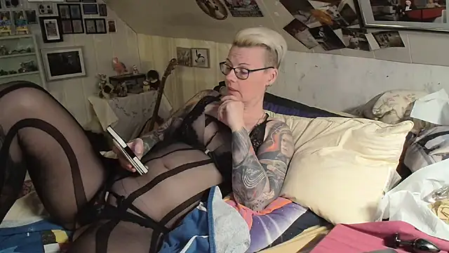 Snapshot of MaryG chatting on March 2, 2025, 7:23 pm MaryG online show from March 2, 2025, 7:23 pm