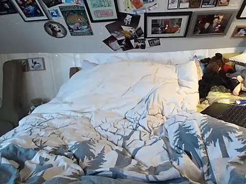 Snapshot of MaryG chatting on October 7, 2025, 10:12 am MaryG online show from October 7, 2025, 10:12 am