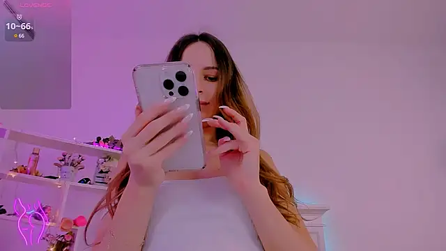 Snapshot of Alice_in_the__Wonderland chatting on January 21, 2025, 6:43 am Alice in the Wonderland online show from January 21, 2025, 6:43 am