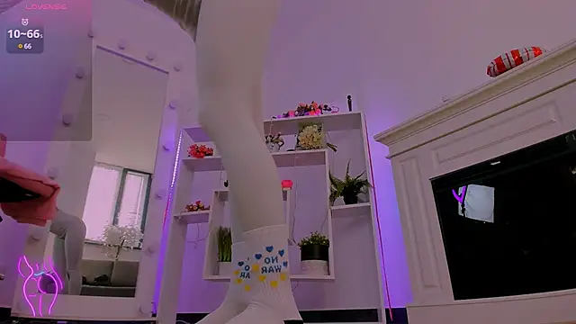 Snapshot of Alice_in_the__Wonderland chatting on February 11, 2025, 6:40 am Alice in the Wonderland online show from February 11, 2025, 6:40 am