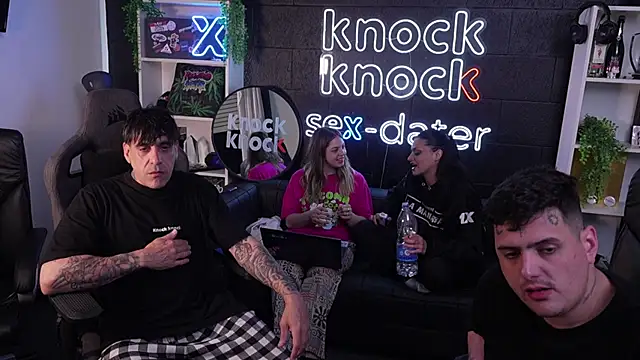 Elnonoykeila77 online show from September 18, 2025, 9:28 pm