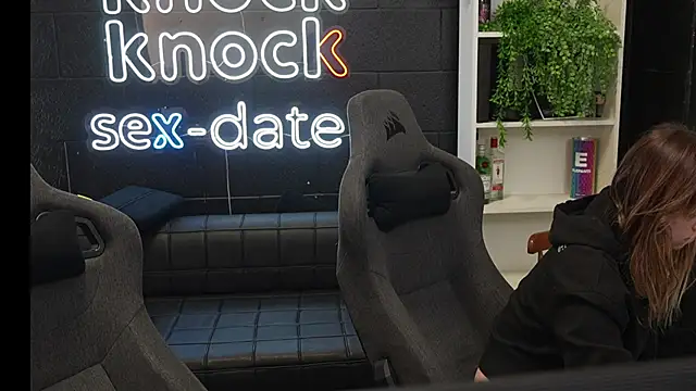 Elnonoykeila77 online show from October 27, 2025, 2:43 pm