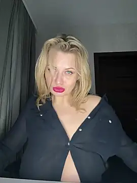 Evellyn online show from February 9, 2025, 3:53 am