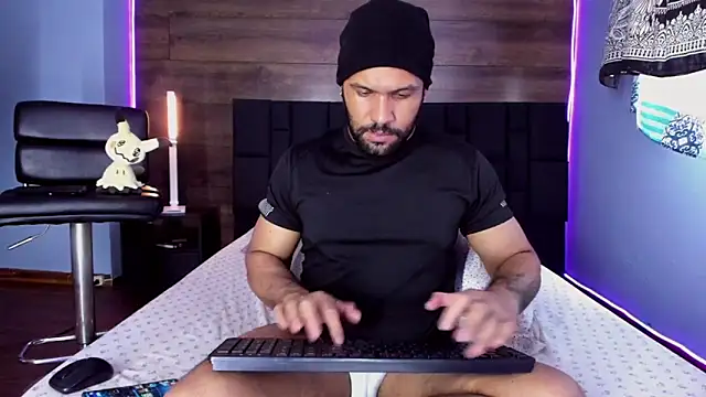 Snapshot of anthonylatynxd chatting on February 10, 2025, 9:15 pm anthonylatynxd online show from February 10, 2025, 9:15 pm