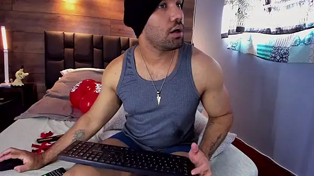 Snapshot of anthonylatynxd chatting on February 14, 2025, 4:31 pm anthonylatynxd online show from February 14, 2025, 4:31 pm