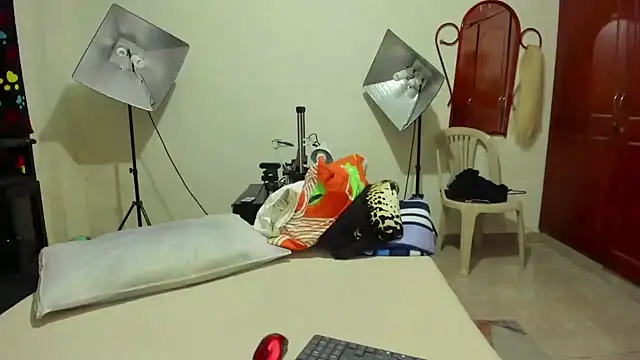 Snapshot of ashley_rossez7 chatting on December 3, 2024, 12:13 am ashley rossez7 online show from December 3, 2024, 12:13 am