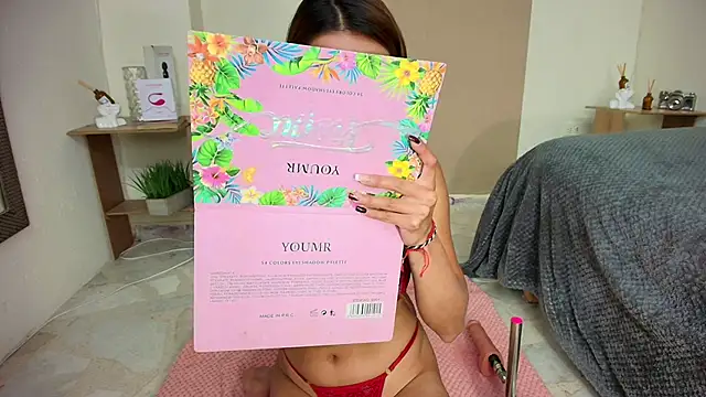 AnisiaFarina online show from September 16, 2025, 11:33 am