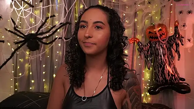 agatha collins  online show from October 7, 2025, 7:11 pm