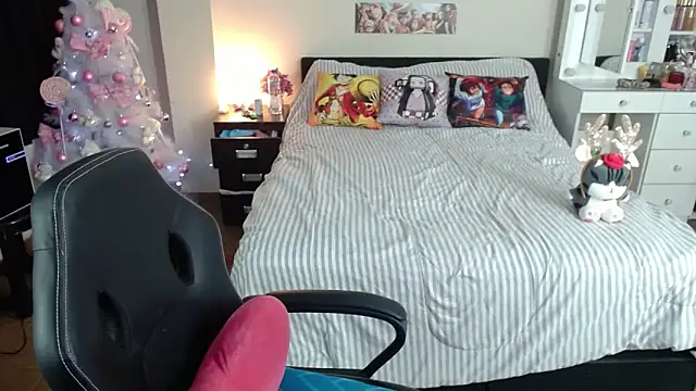 kittykat18x online show from December 16, 2025, 2:38 am