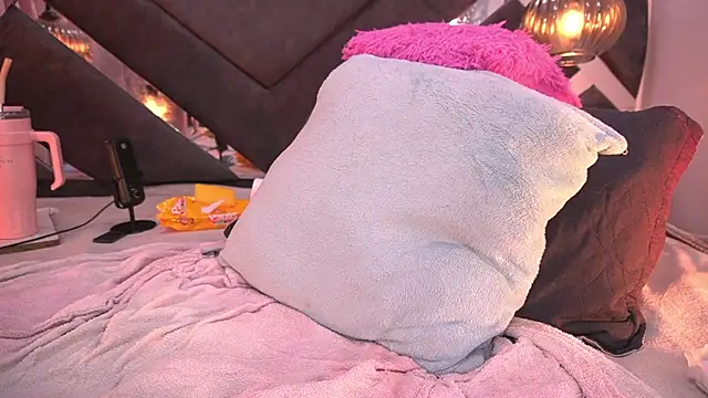 Snapshot of violeta_aroca chatting on February 22, 2025, 6:17 am violeta aroca online show from February 22, 2025, 6:17 am