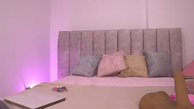 Snapshot of violeta_aroca chatting on November 5, 2025, 3:06 am violeta aroca online show from November 5, 2025, 3:06 am