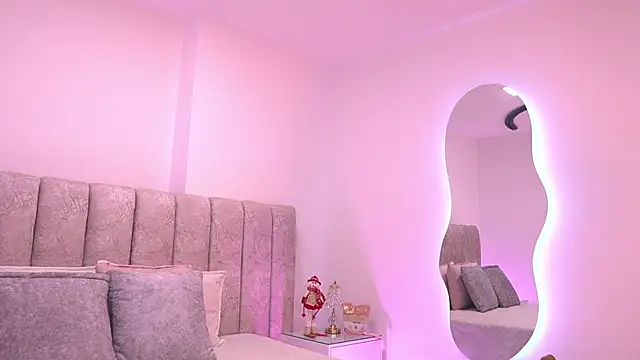 Snapshot of violeta_aroca chatting on December 18, 2025, 3:12 am violeta aroca online show from December 18, 2025, 3:12 am