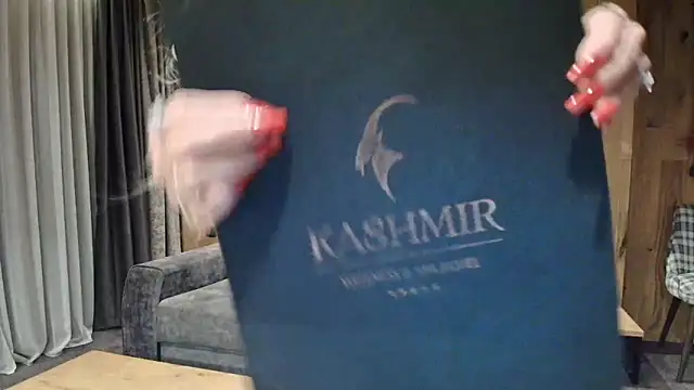 Snapshot of Roshana16 chatting on March 15, 2026, 9:21 pm Roshana16 online show from March 15, 2026, 9:21 pm