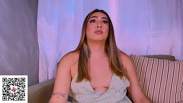 ISABELLASSMITH online show from November 8, 2025, 5:12 pm