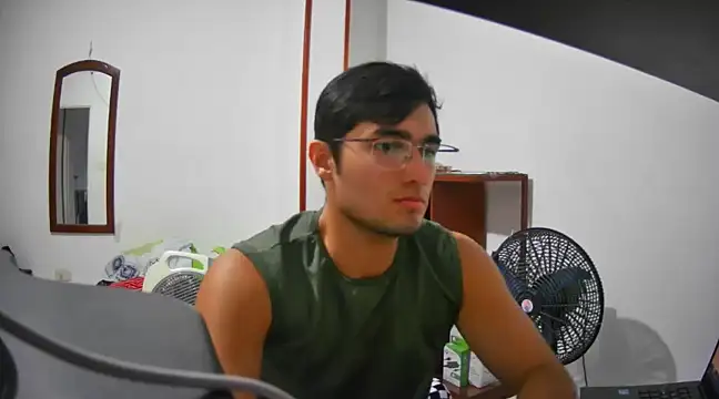 Snapshot of lechero226 chatting on February 4, 2025, 10:45 pm lechero226 online show from February 4, 2025, 10:45 pm