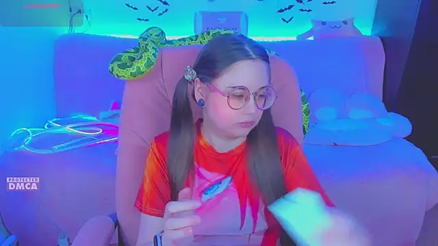 Lolisuccub online show from June 6, 2026, 5:06 pm