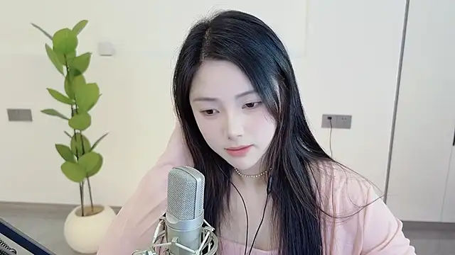 Snapshot of HaagenDazs_ chatting on March 9, 2025, 1:04 am HaagenDazs  online show from March 9, 2025, 1:04 am