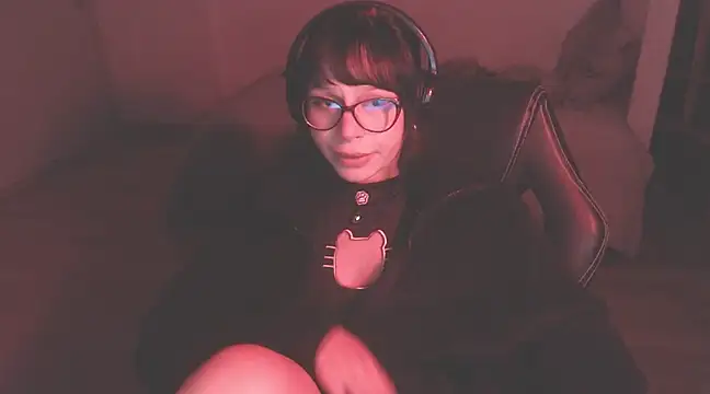 Snapshot of modjo_ chatting on December 13, 2024, 8:09 am modjo  online show from December 13, 2024, 8:09 am