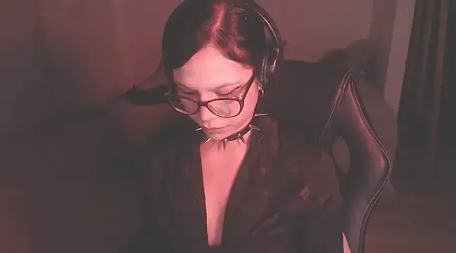 Snapshot of modjo_ chatting on December 15, 2024, 7:46 am modjo  online show from December 15, 2024, 7:46 am