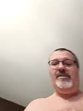 Snapshot of mike9473 chatting on April 28, 2026, 4:34 pm mike9473 online show from April 28, 2026, 4:34 pm