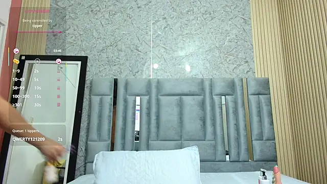 Snapshot of veronicaroose_ chatting on February 4, 2026, 12:44 pm veronicaroose online show from February 4, 2026, 12:44 pm