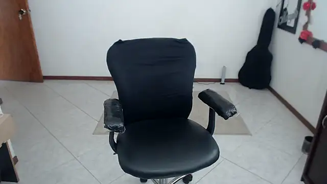 charlottezoe15 online show from March 4, 2026, 4:35 pm