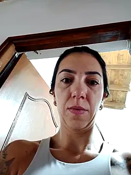 LunaZambrano online show from November 30, 2025, 4:11 pm