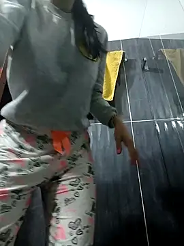 LunaZambrano online show from January 16, 2026, 1:48 pm