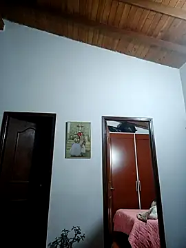 LunaZambrano online show from February 14, 2026, 1:02 am