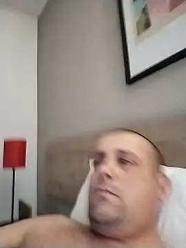 manubm03 online show from November 25, 2025, 9:48 pm