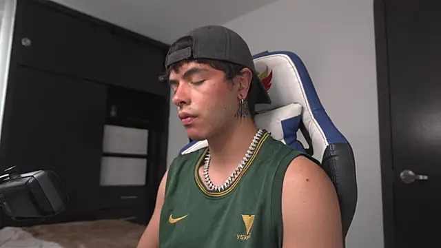  morghan  online show from April 15, 2026, 7:58 pm