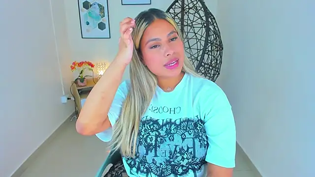 Carlota peach online show from February 17, 2025, 3:15 am