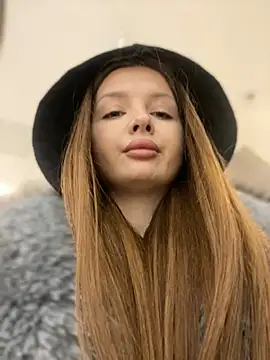 KrisMagnoly online show from February 17, 2026, 3:51 pm