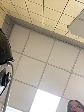 KrisMagnoly online show from April 26, 2026, 5:32 pm