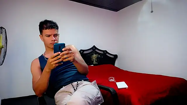 Snapshot of Deiby_casas chatting on January 2, 2025, 5:35 am Deiby casas online show from January 2, 2025, 5:35 am